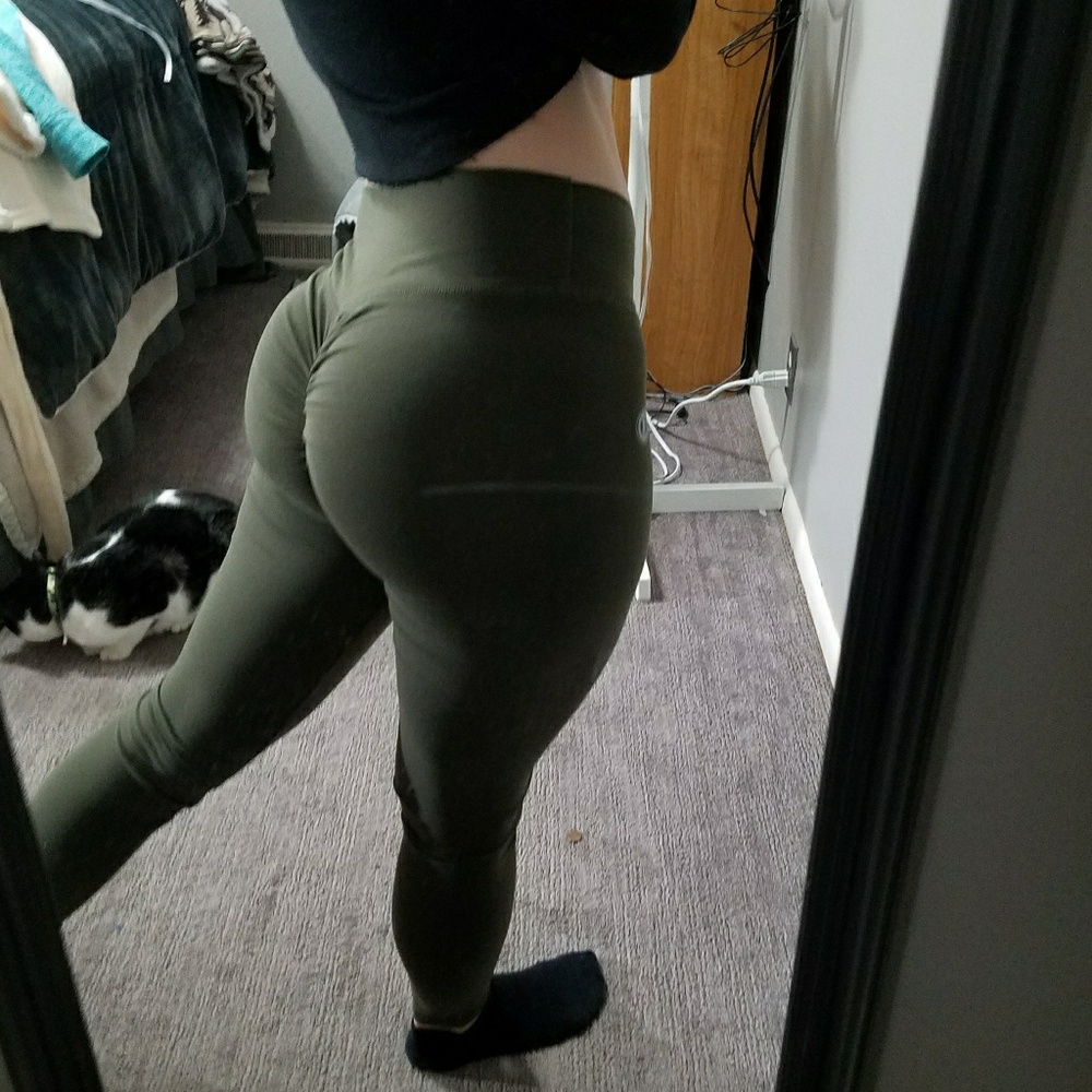 Scrunch booty workout leggings dtinas army green